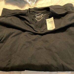 Buckle Medium Vneck tee black